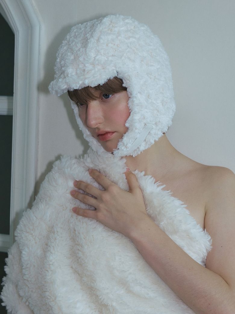 ROSE COIL EARFLAP HAT IN CREAM