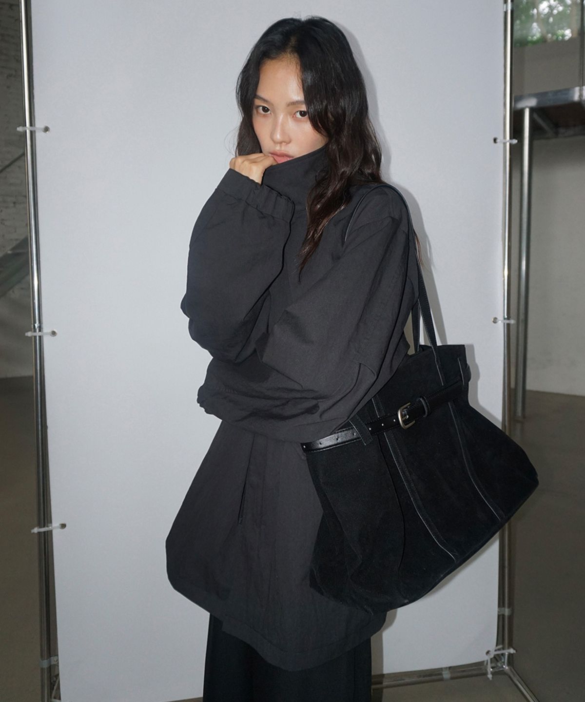 무드인사이드 우먼(MOOD INSIDE WOMAN) (woman) 스탠 하이넥 하프 야상_Black