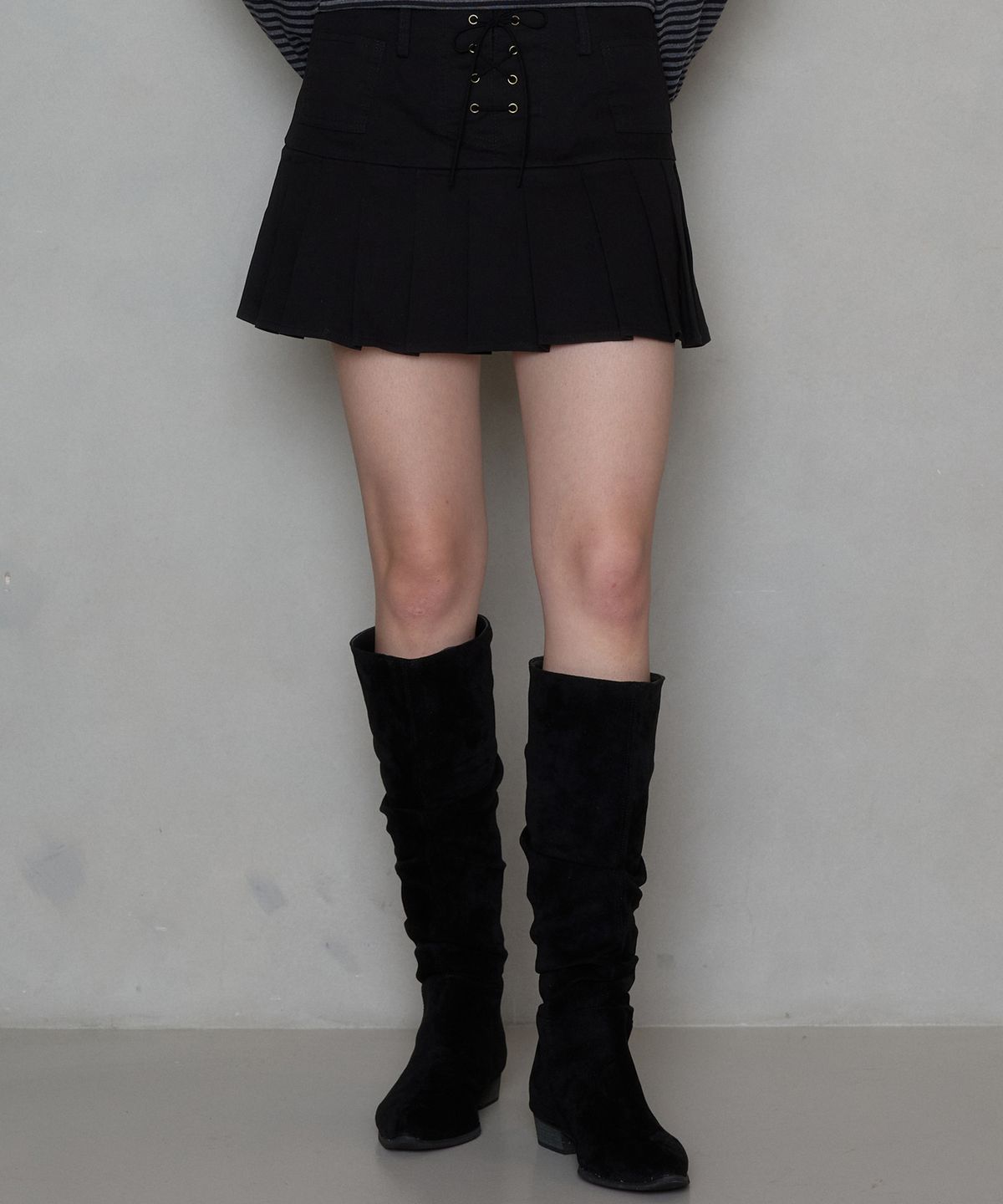 핑크파인애플(PINK PINEAPPLE) GAZE EYELET PLEATS SKIRT_BLACK