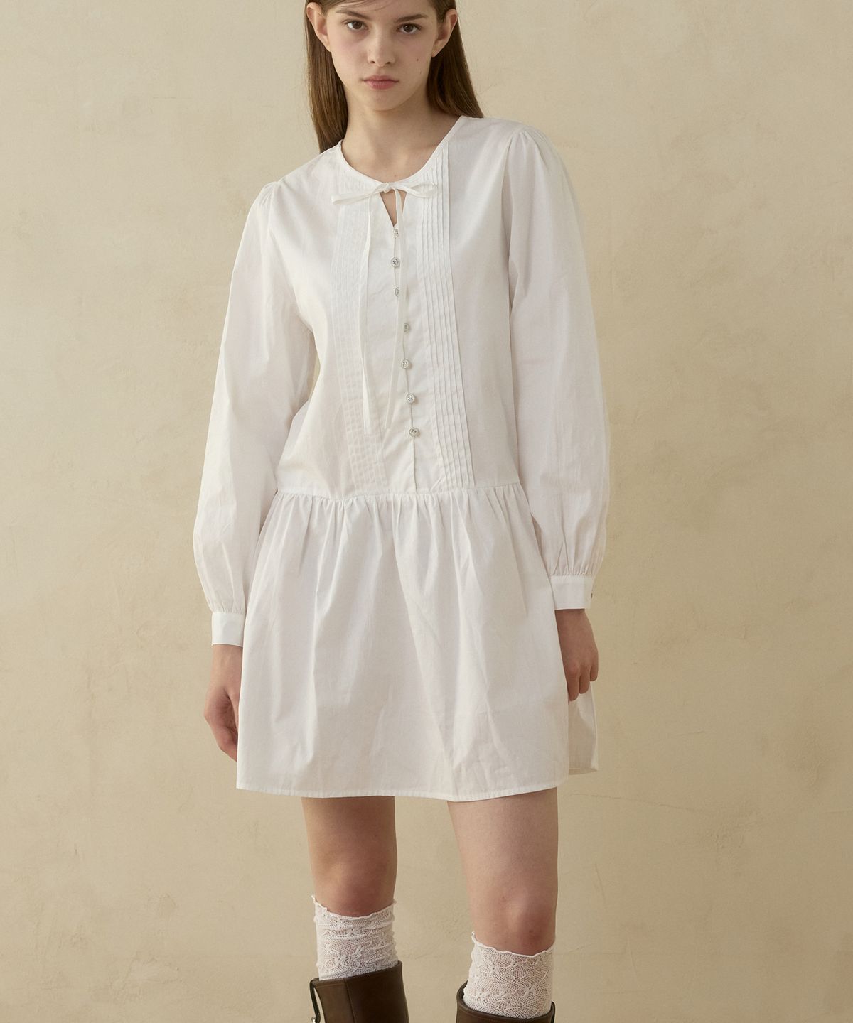 핑크파인애플(PINK PINEAPPLE) MEADOW PINTUCK RIBBON DRESS_WHITE
