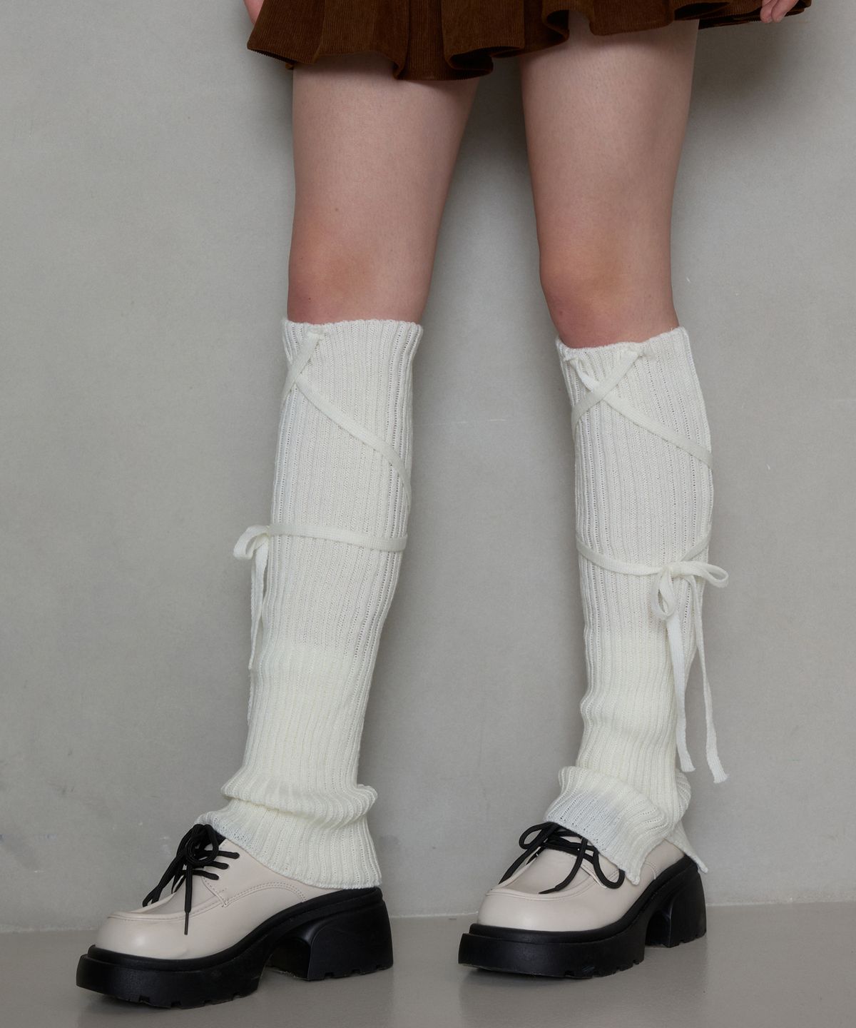 핑크파인애플(PINKPINEAPPLE) TENDU RIBBON LEG WARMER_IVORY