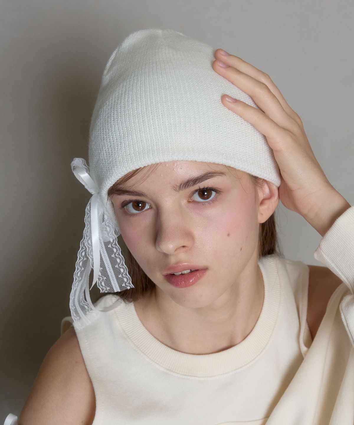 핑크파인애플(PINK PINEAPPLE) RIBBON EYELET KNIT BEANIE_WHITE