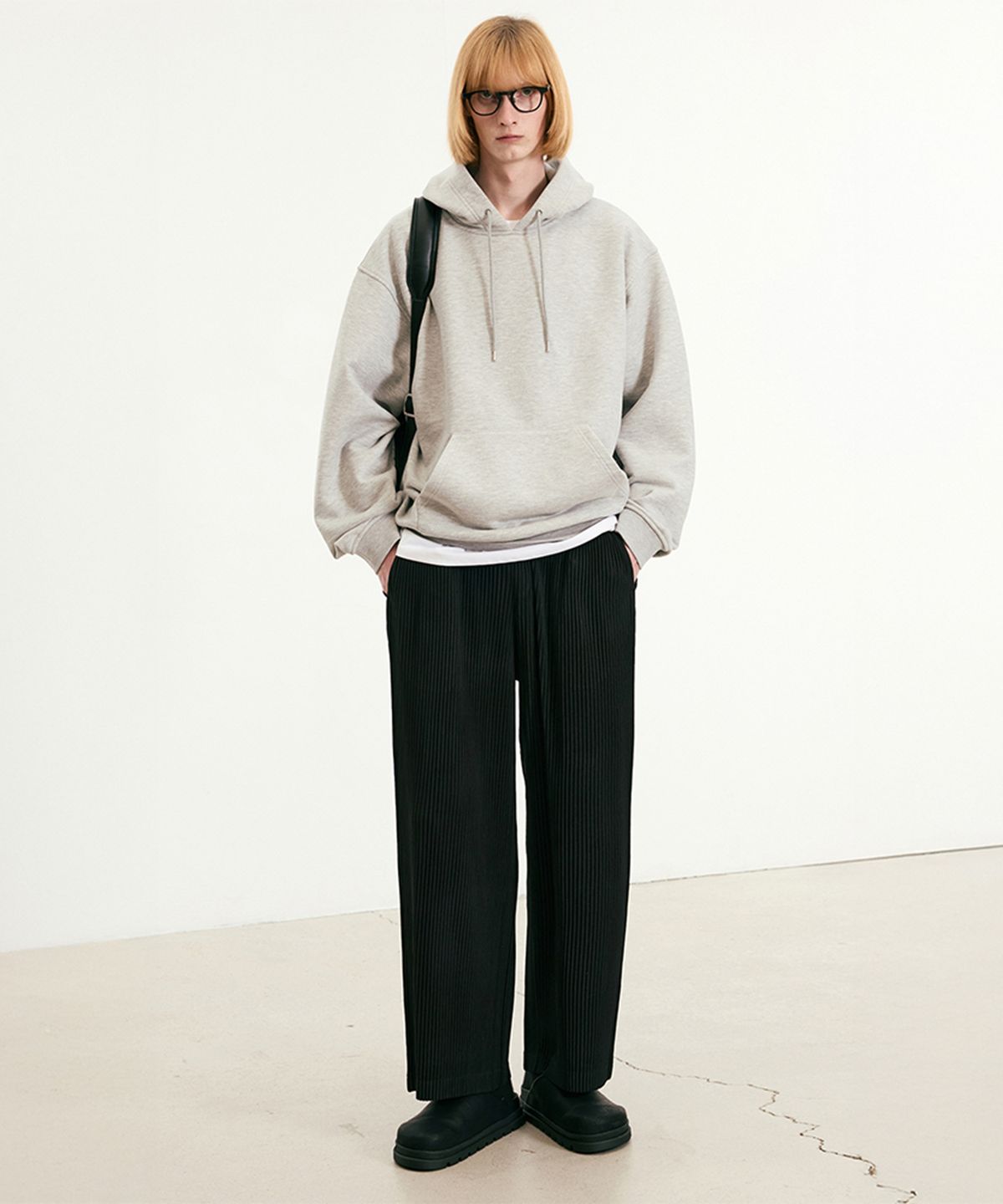 티엔지티(TNGT) Yoyogi Pleats Wide-fit Pants (Black) TNPA5F111BK