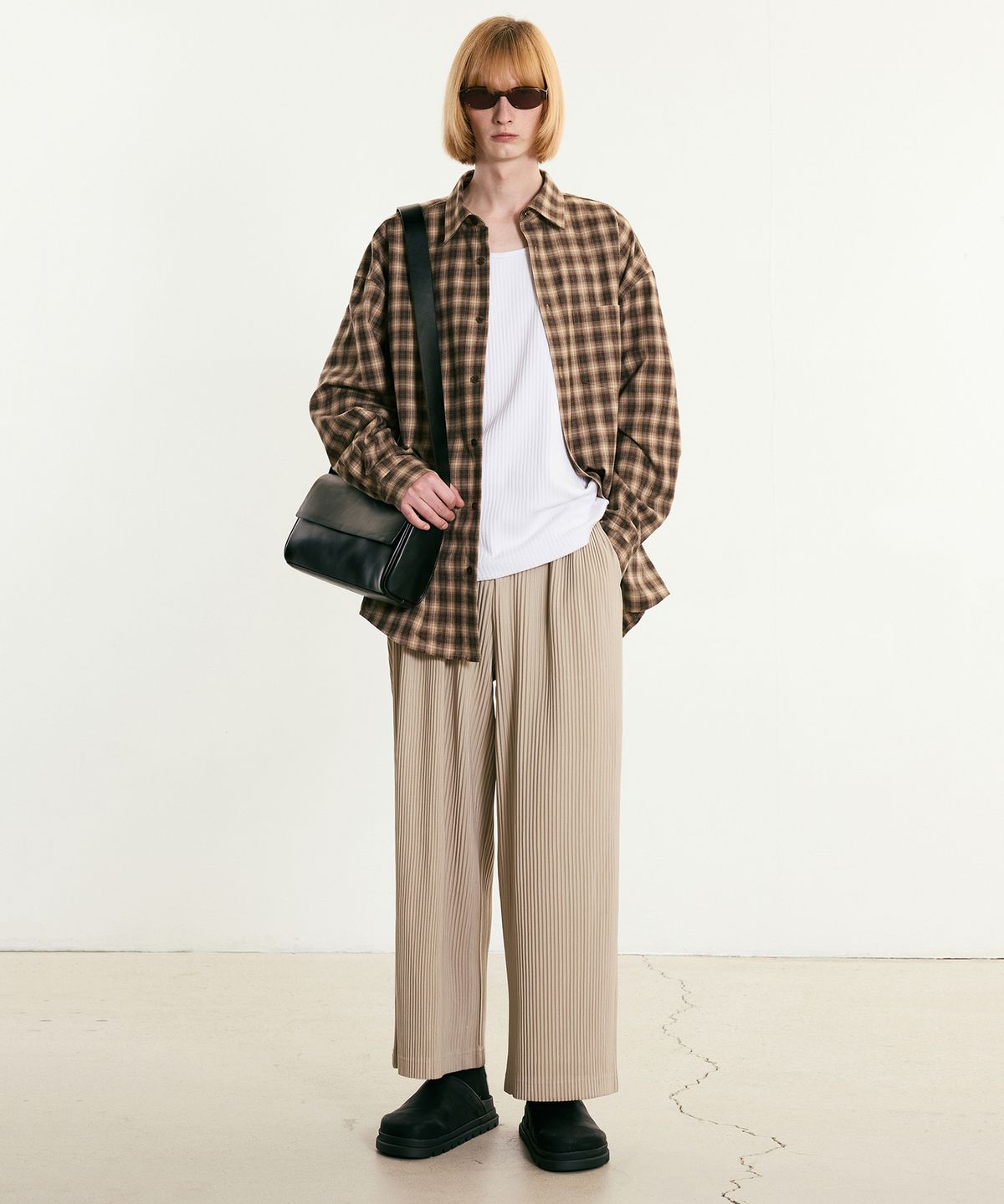 티엔지티(TNGT) Yoyogi Pleats Wide-fit Pants (Beige) TNPA5F111I2