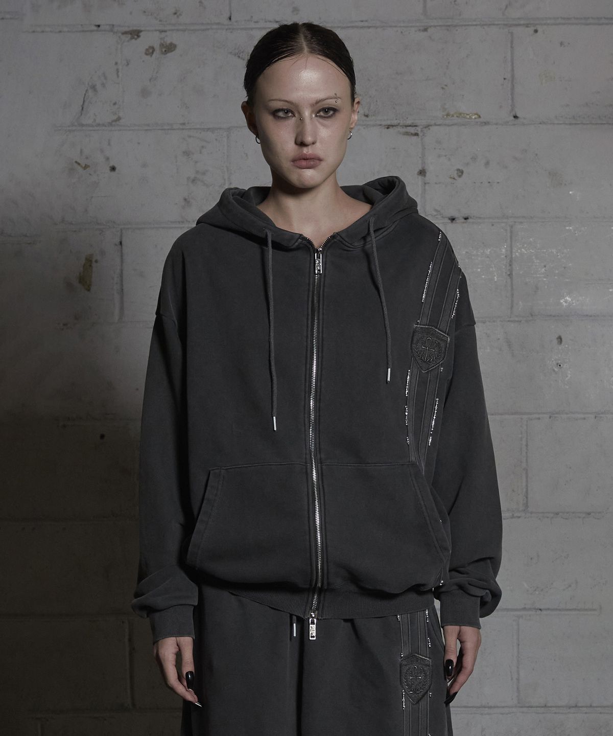 어니브(ANIV) BIZ TRACK HOODIE ZIP-UP CHARCOAL