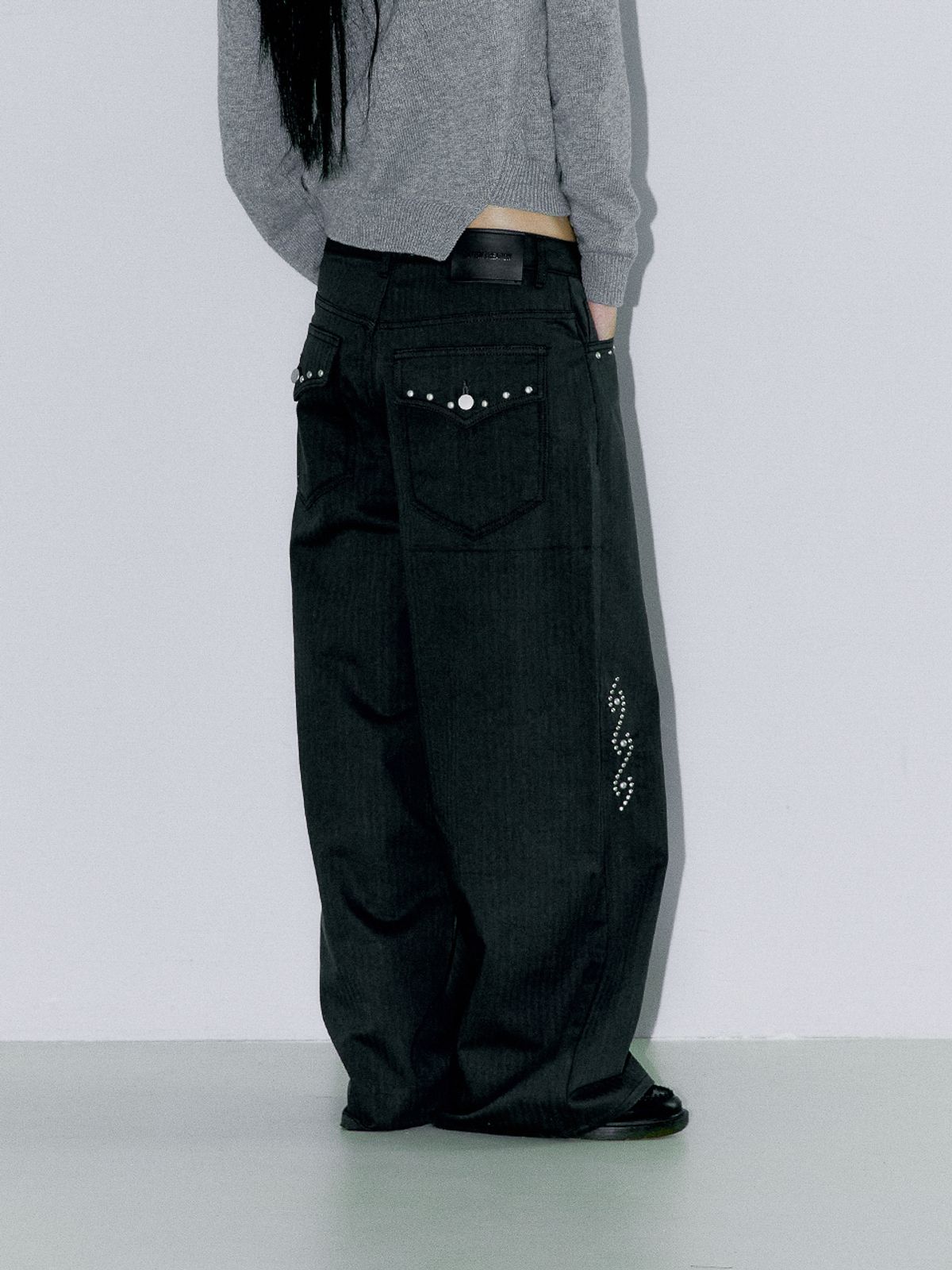 오피쉬(OAFISH) STUDDED ORNAMENT PANTS, CHARCOAL