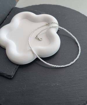 화이트톤 비정형 비즈 목걸이