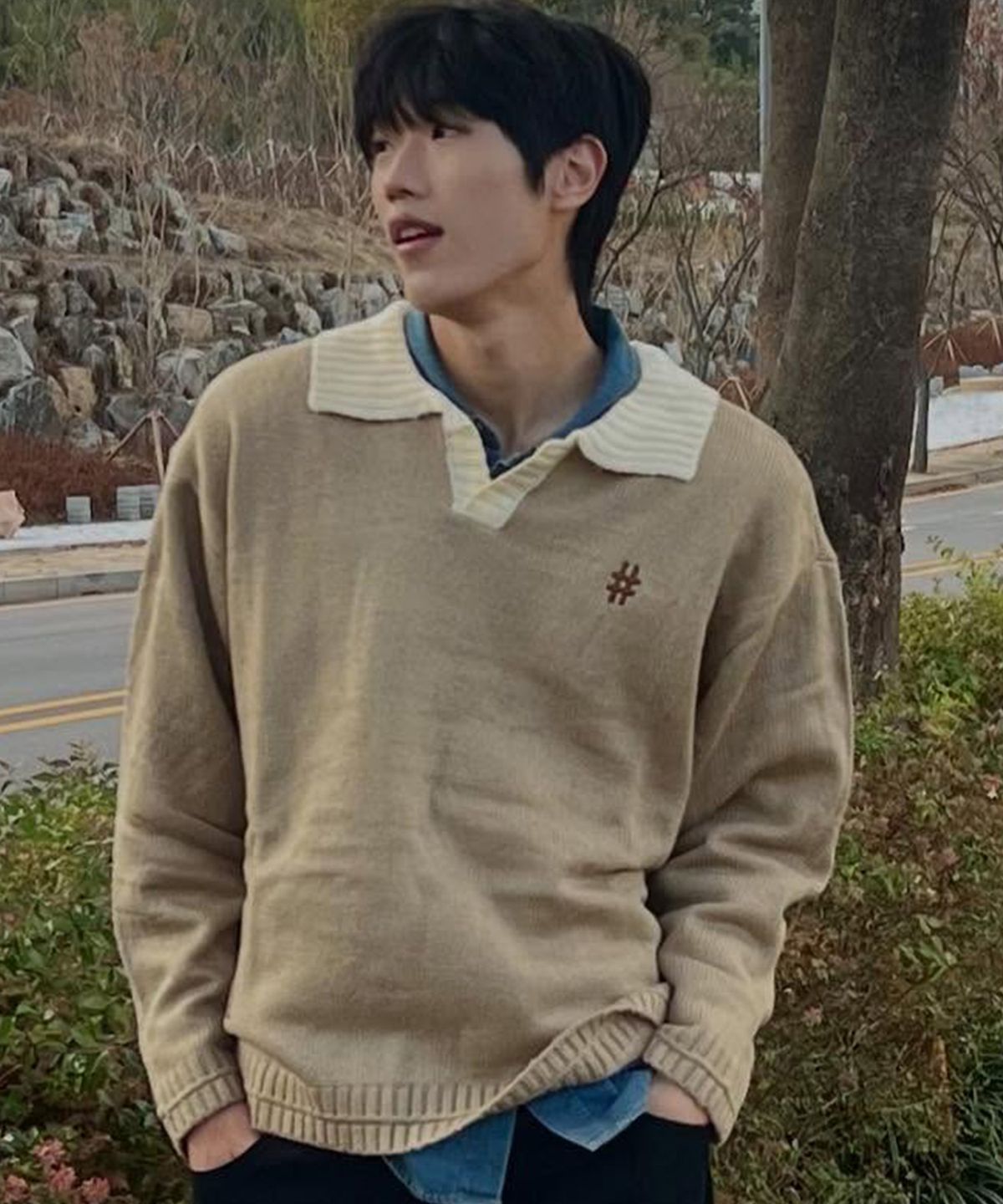 빈트릴(BEENTRILL) 아크릴 배색 카라 니트(베이지)