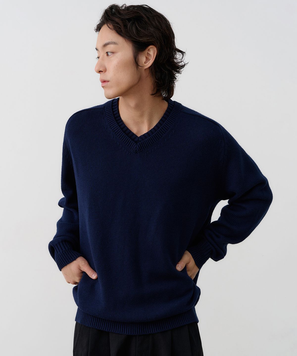노운(NOUN) layered V neck knit (navy)
