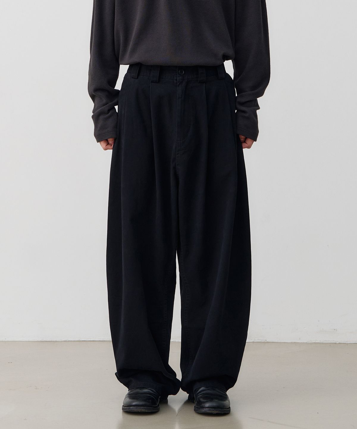 노운(NOUN) wide tapered chino pants (black)