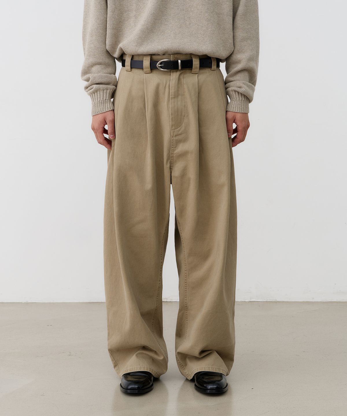 노운(NOUN) wide tapered chino pants (beige)