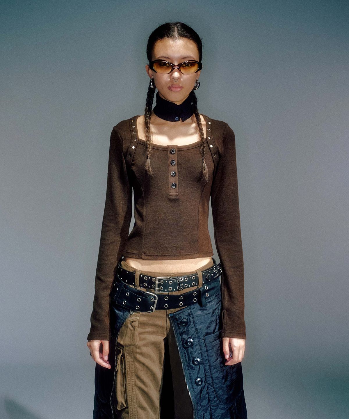 베이컨트 아카이브(VACANT ARCHIVE) JANE STUD BOLERO KNIT TOP BROWN