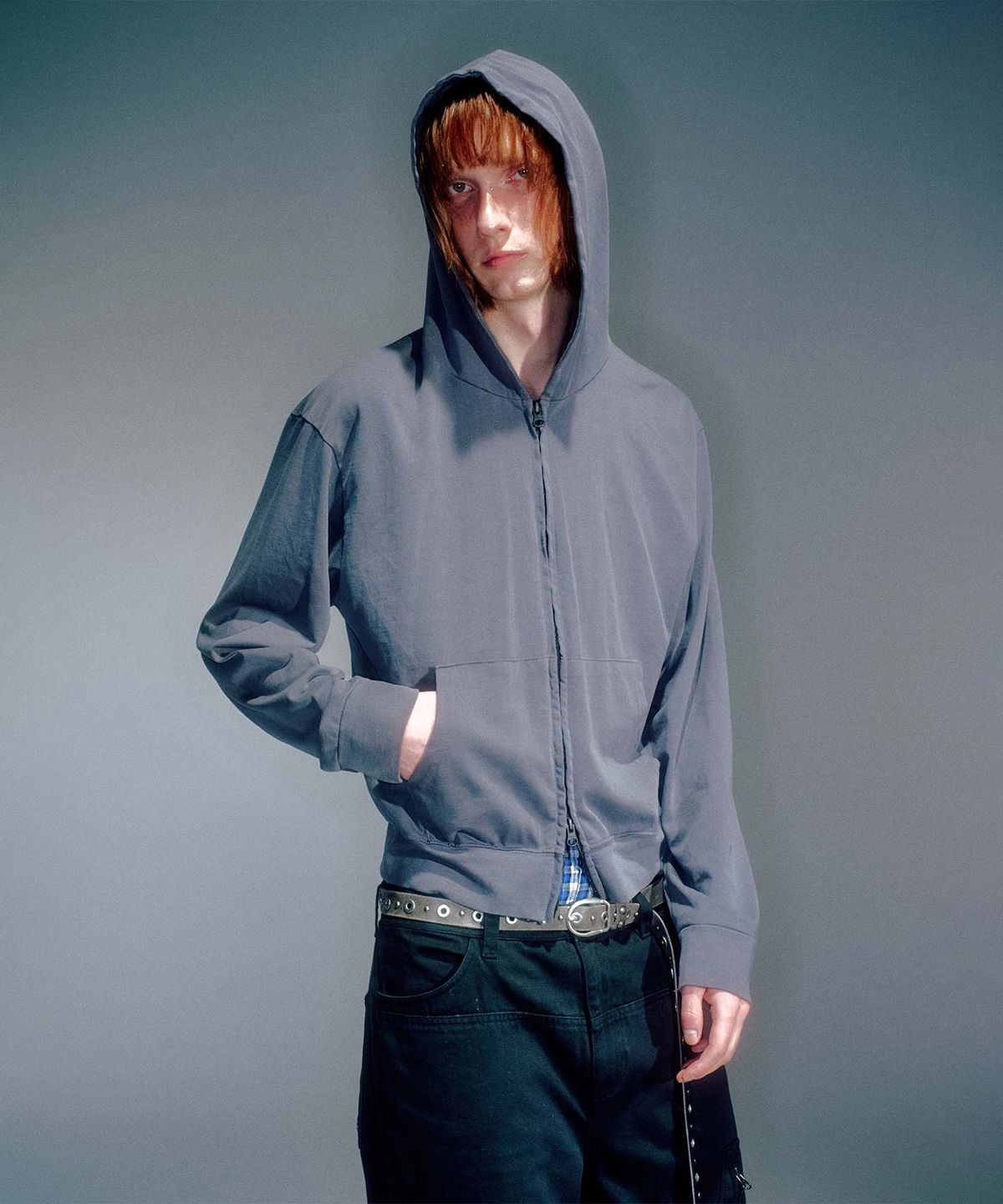 베이컨트 아카이브(VACANT ARCHIVE) MEN WORKSHOP SLIM HOODIE ZIP-UP CHARCOAL