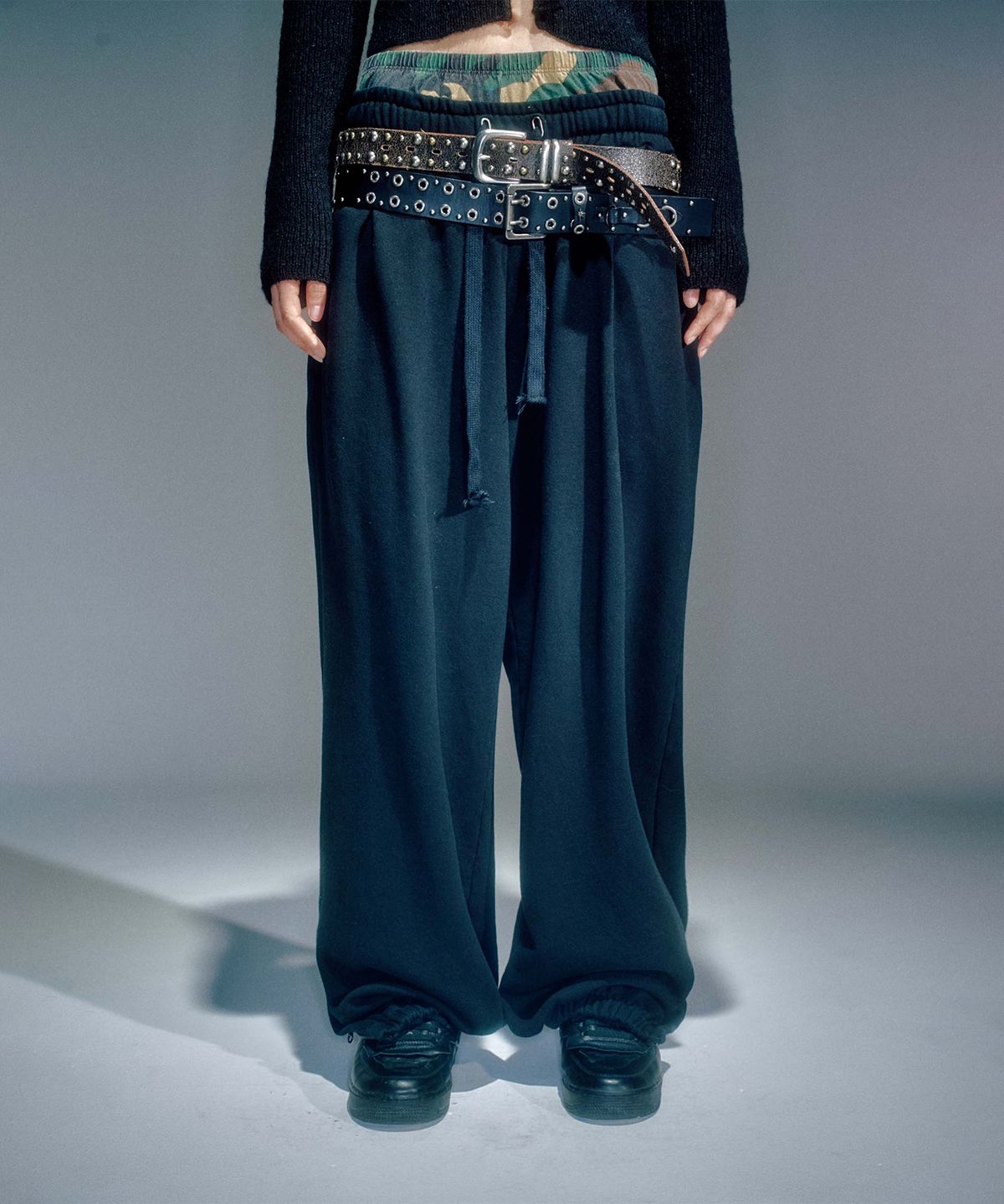 베이컨트 아카이브(VACANT ARCHIVE) WOMEN WORKSHOP WASHING JOGGER PANTS BLACK