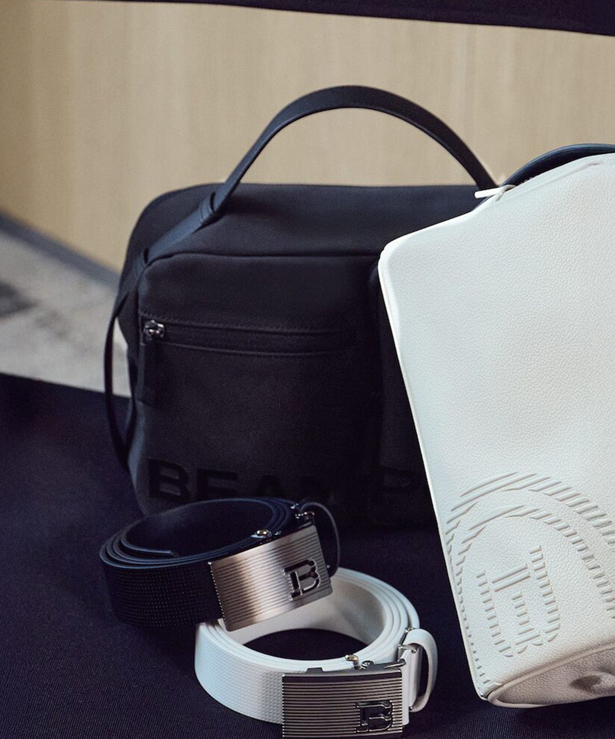 빈폴 액세서리(BEANPOLE ACCESSORY) 공용 빅로고 파우치 - 블랙