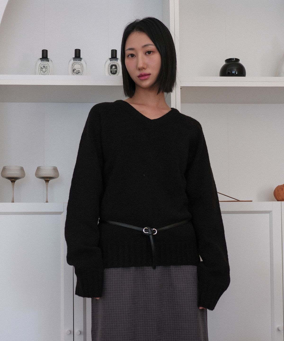 320쇼룸(320SHOWROOM) Raglan V-Neck Loose Fit Knit Pullover Black