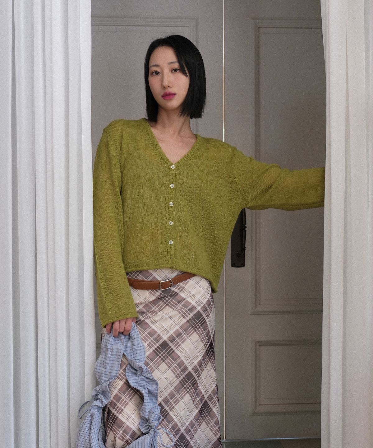 320쇼룸(320SHOWROOM) V-Neck Button-Up Wool Alpaca Knit Cardigan Olive green