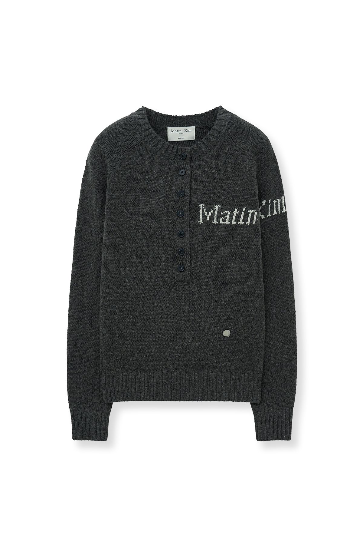 MUSINSA公式 | MATIN KIM BUTTON POINT HENLY NECK LOGO KNIT TOP IN