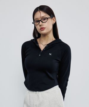 메탈릭 버튼 슬림 후드 롱 슬리브 블랙