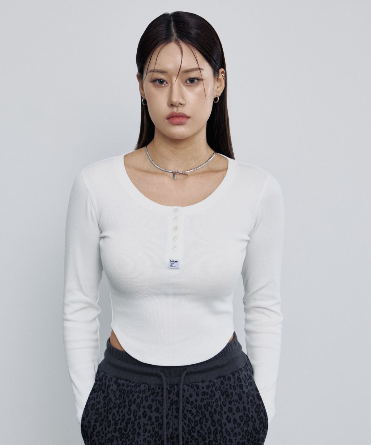 엠페브(MFAV) 퍼티드 버튼 롱 슬리브 화이트
