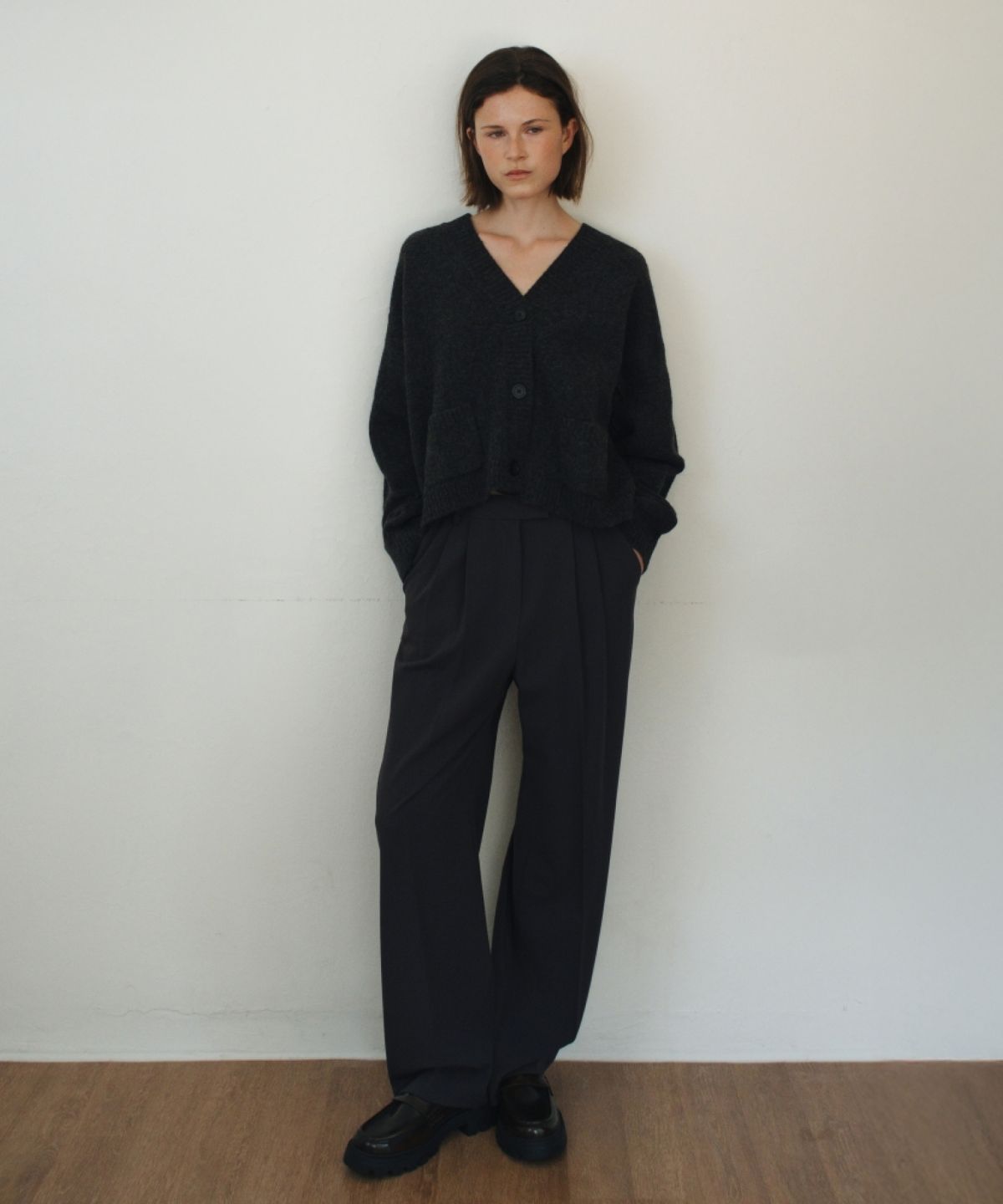 어나우트(UNNOUT) WOOL BASIC WIDE PANTS CHARCOAL