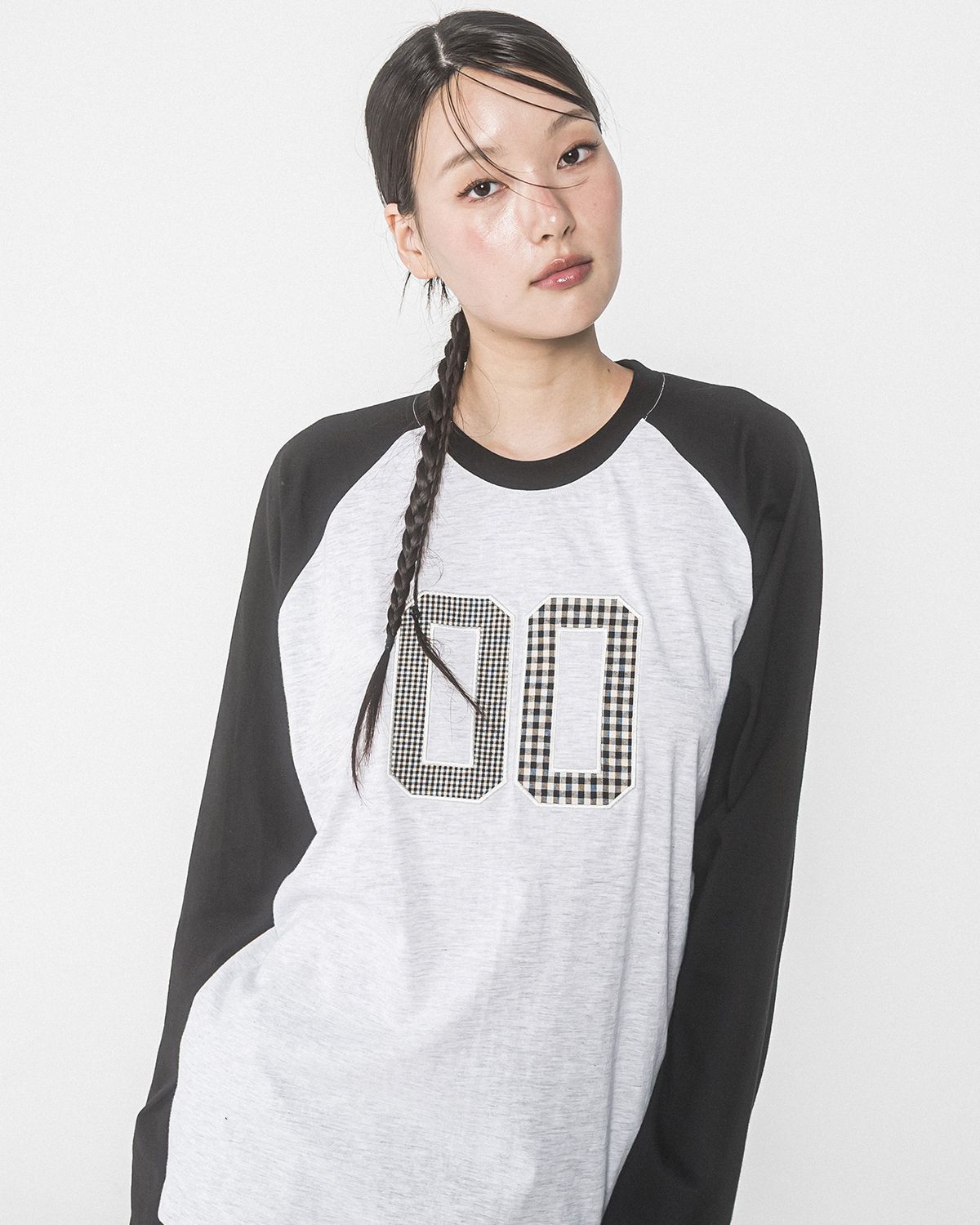 해비즘(HAVISM) 00 CHECK PATCH RAGLAN L/S TEE(MELANGE WHITE)