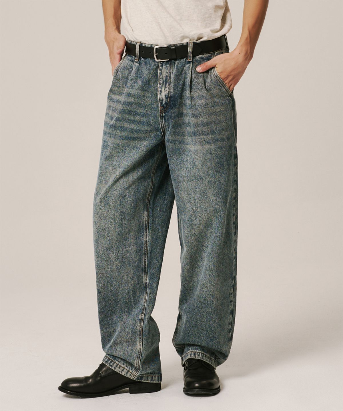 노페이머스(NOFAMOUS) Pintuck Washing Curved Jeans (Sand Blue)