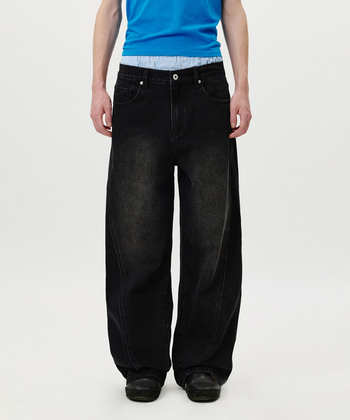 노페이머스(NOFAMOUS) Curved Wide Washing Jeans (Black)