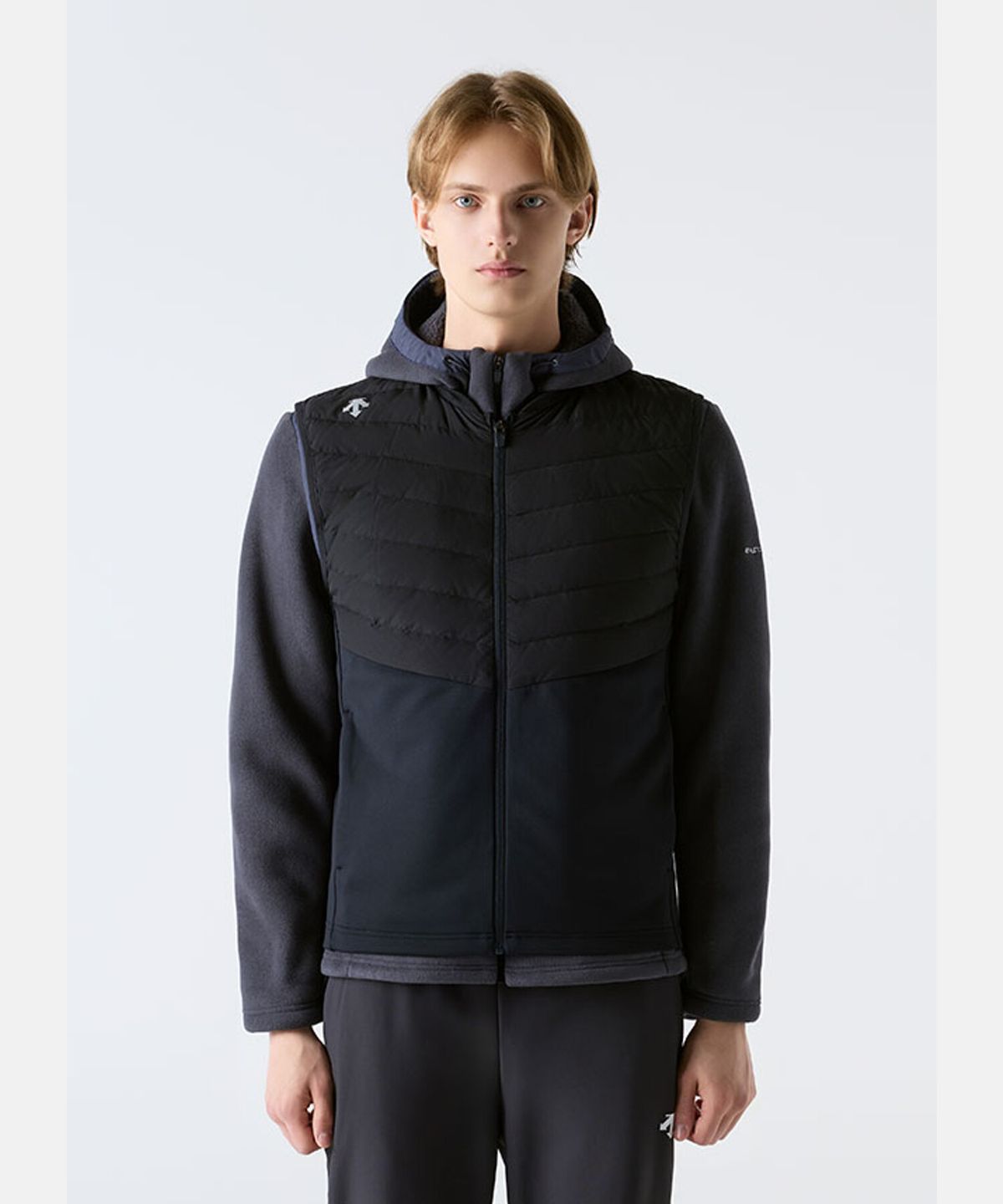 데상트(DESCENTE) 러닝 하이브리드 다운 베스트 블랙(SQ323RDV91)