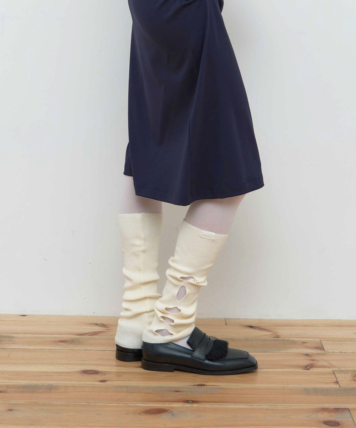 마조네(MA JOURNEE) HOLE DETAIL HAND WARMER_IVORY