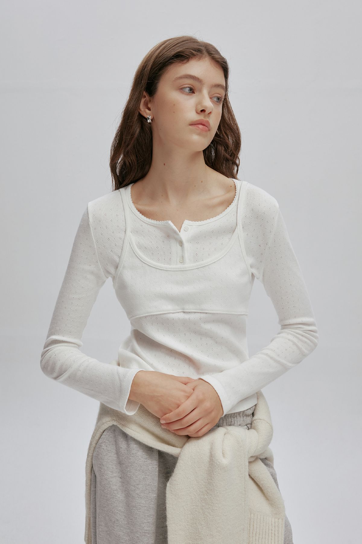 애프터아워즈(AFTERHOURS) HENRY NECK LAYERED LONG SLEEVE TOP (IVORY)