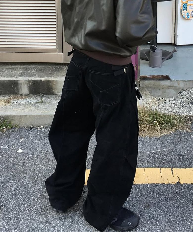뉴하운 커브드 팬츠_블랙