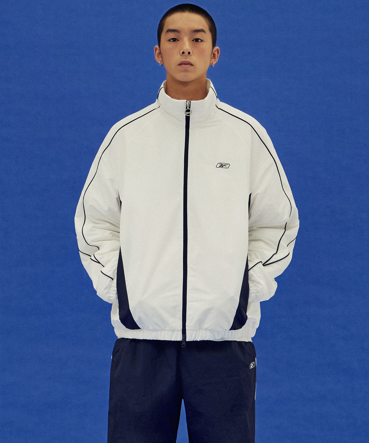 리복(REEBOK) 프리미어 트랙 경량 패딩 - 오프 화이트