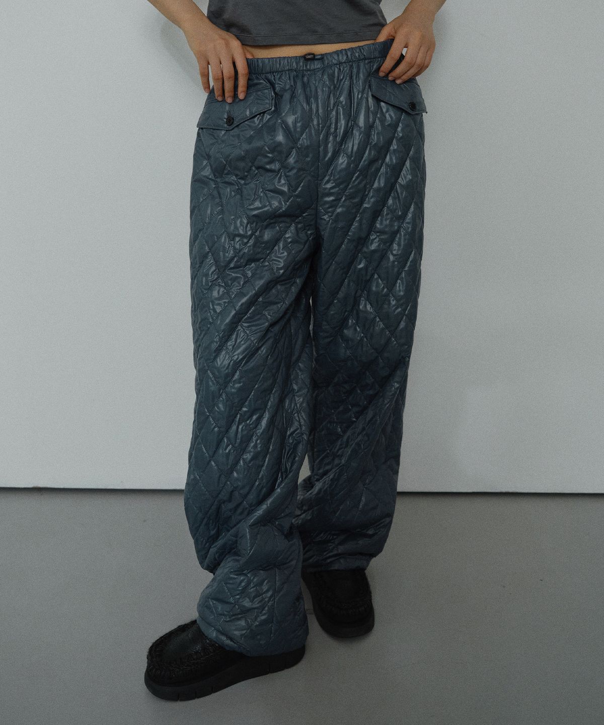 엔오르(EN OR) [CORE] QUILTED BANDING PANTS - THE QUIET BLUE