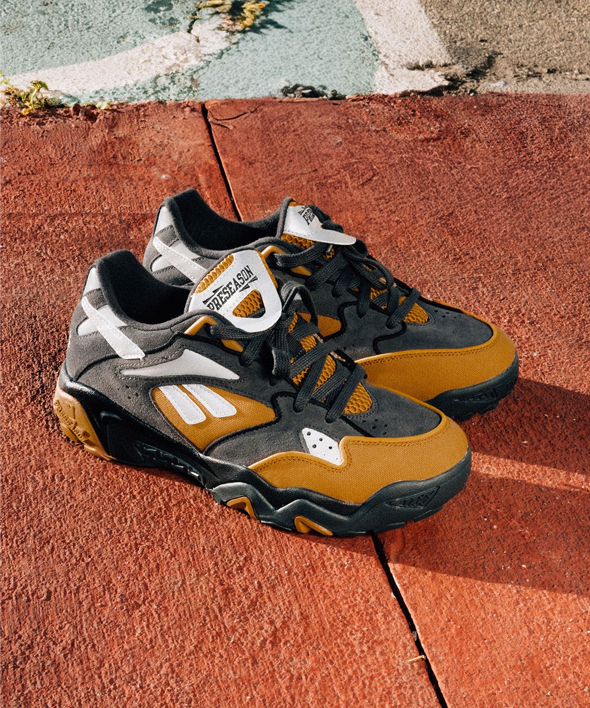 리복(REEBOK) Reebok X MARKET 프리시즌 94 로우 - 블랙:브라운 / 100256536