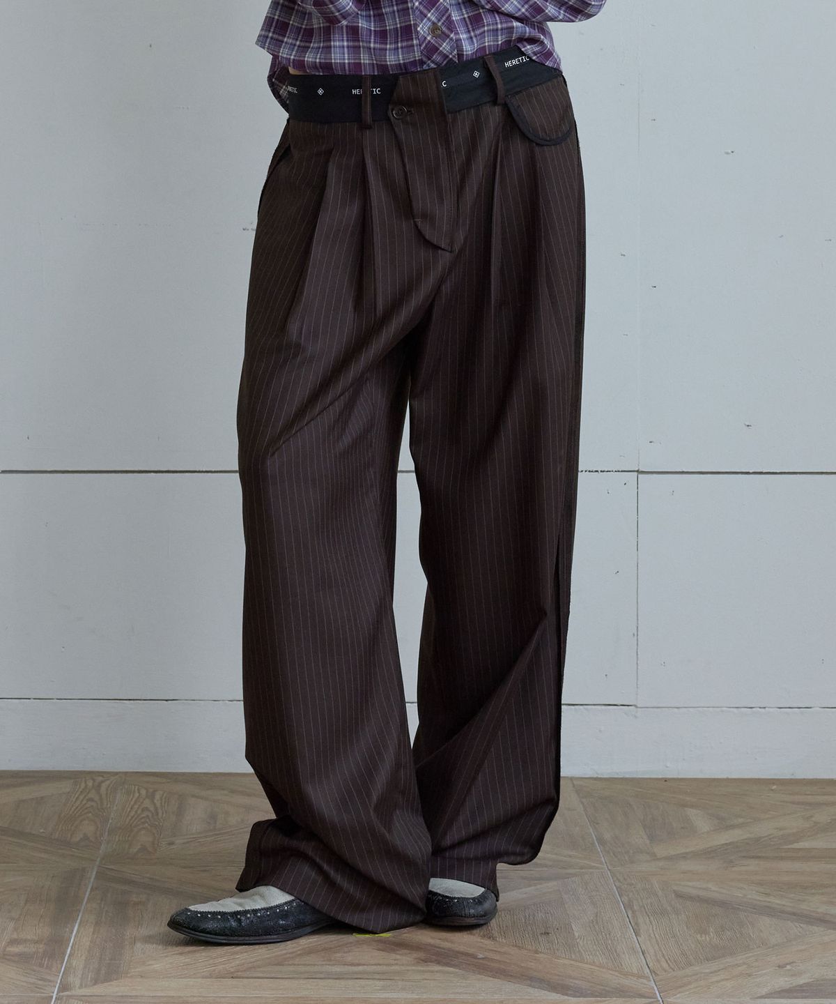 헤레틱(HERETIC) INSIDE-OUT STRIPE PANTS / brown