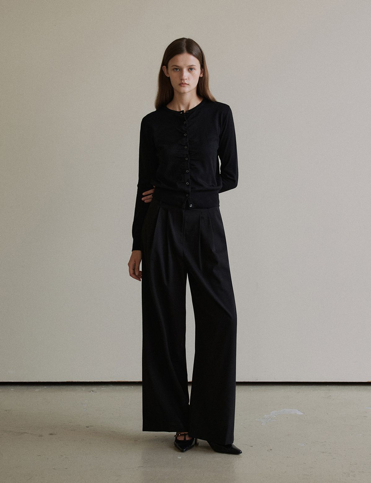 더엘로(THEELO) Wool blended two tuck wide pants (Black)