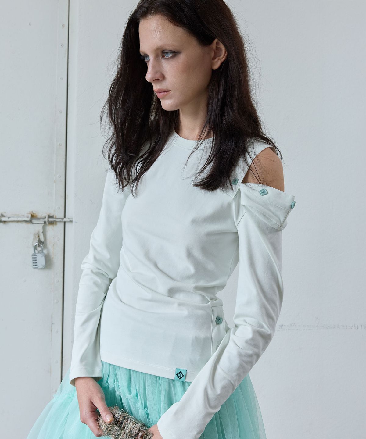 헤레틱(HERETIC) BUTTON CUT-OFF T-SHIRT / white-mint