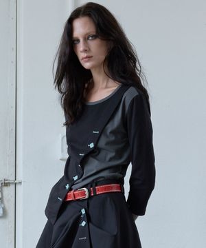 BUTTON CROSS T-SHIRT / black