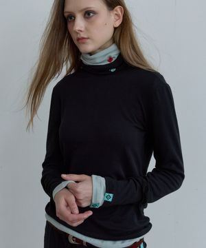 BUTTON TURTLE NECK / black