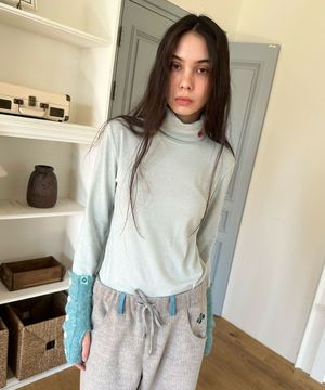 BUTTON TURTLE NECK / mint