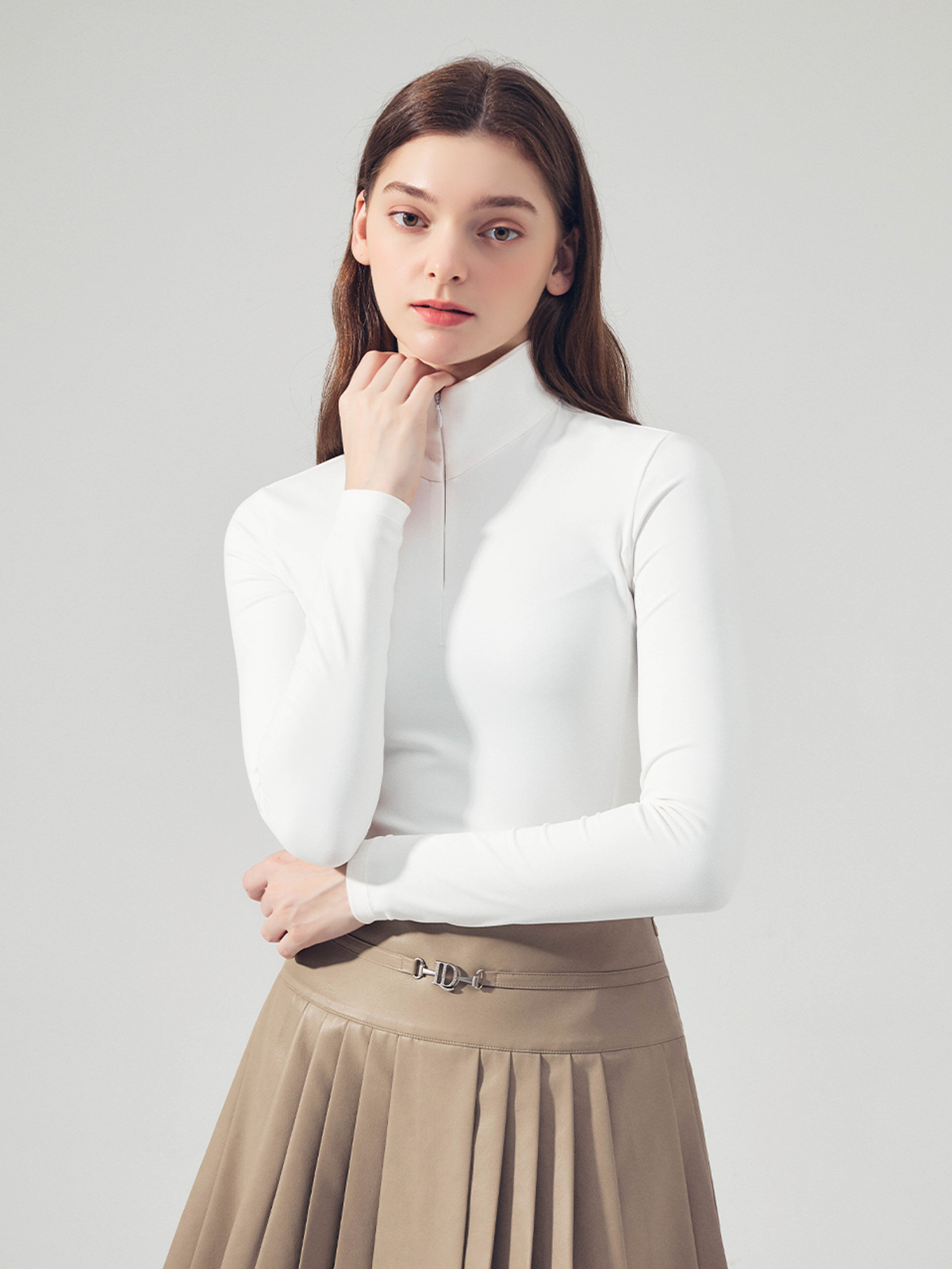 로드로아르(LORDLOAR) 슬림 지퍼 카라넥 티셔츠 WHITE