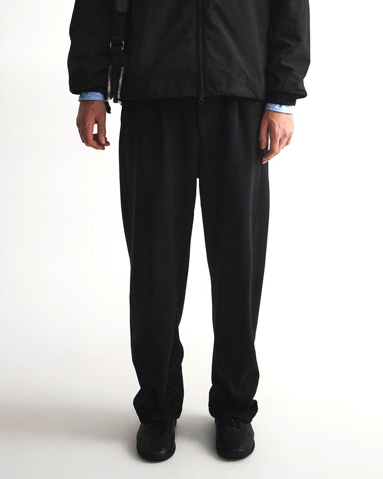 CURVED SWEAT PANTS / BLACK