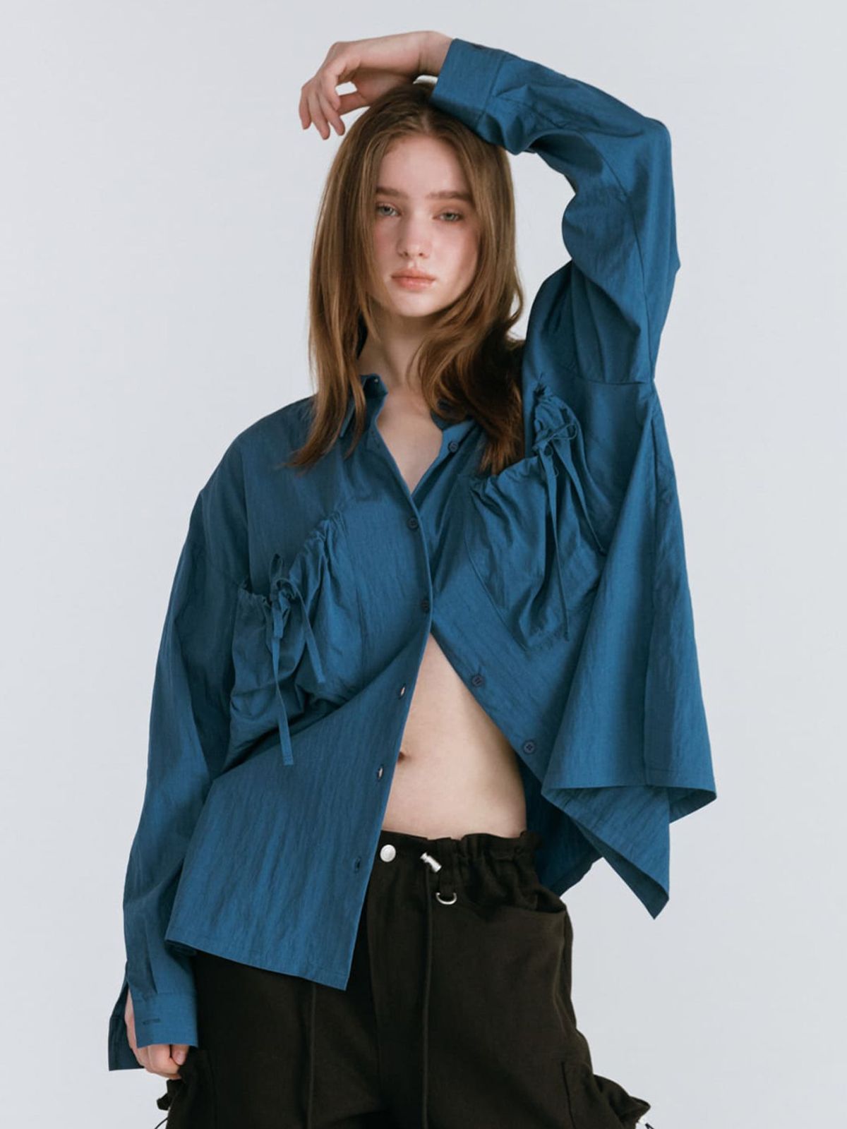 모이페어(MOIFAIRE) SHIRRING POCKET SHIRT / BLUE