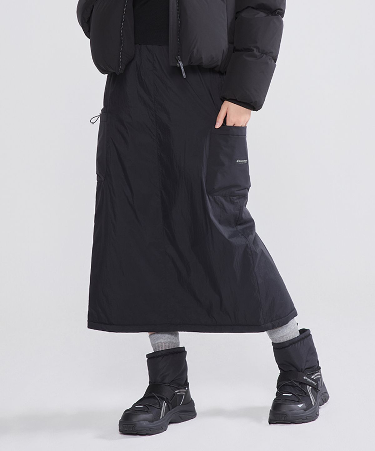 디스커버리 익스페디션(DISCOVERY EXPEDITION) 여성 파라슈트 패딩 스커트 (BLACK)