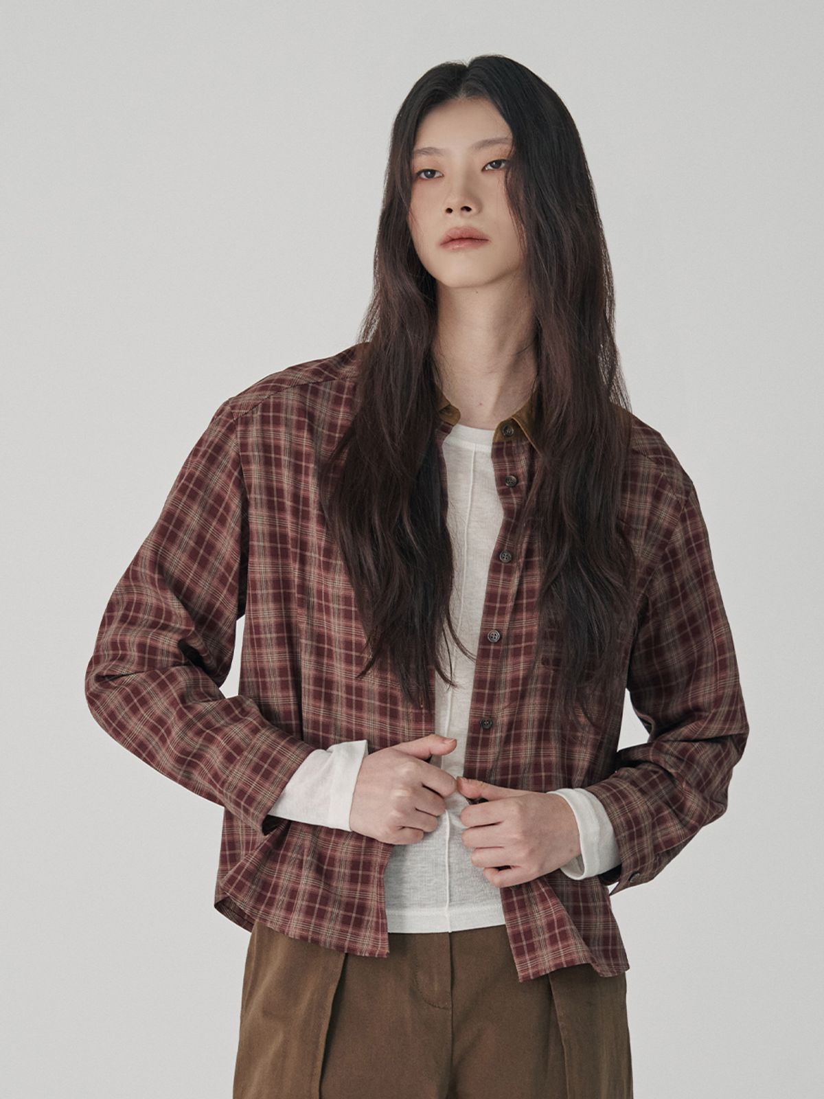 브이엔와이스튜디오(VNYSTUDIO) 배색 칼라 체크 셔츠_YB9LS16