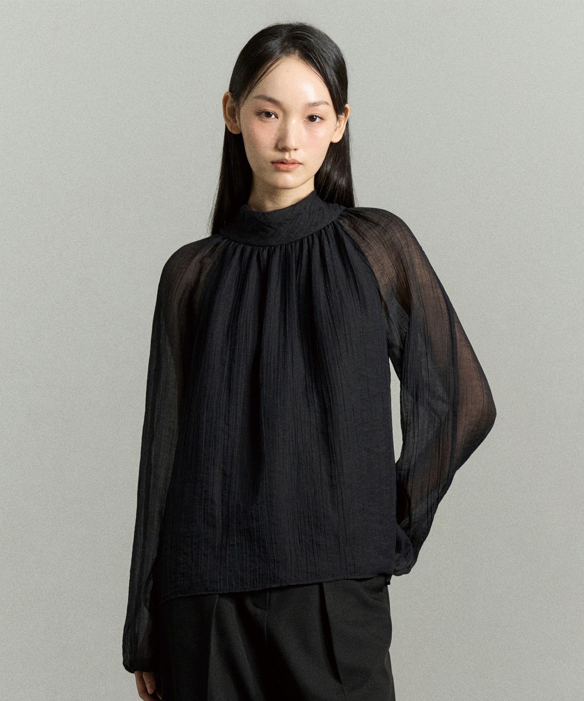 리이(RE RHEE) HIGH NECK SHEER SLEEVE BLOUSE