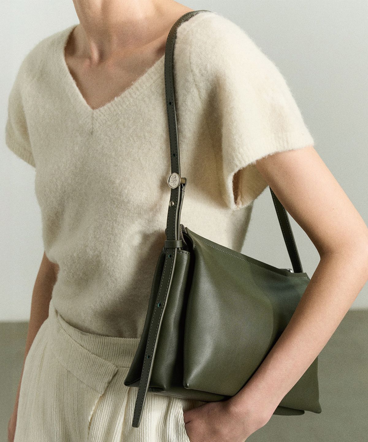 리이(RE RHEE) TRIO LEATHER BAG KHAKI