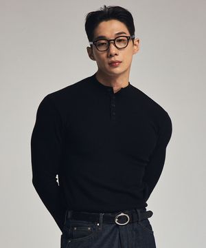 퍼포먼스 모크 니트 헨리넥 티셔츠 블랙