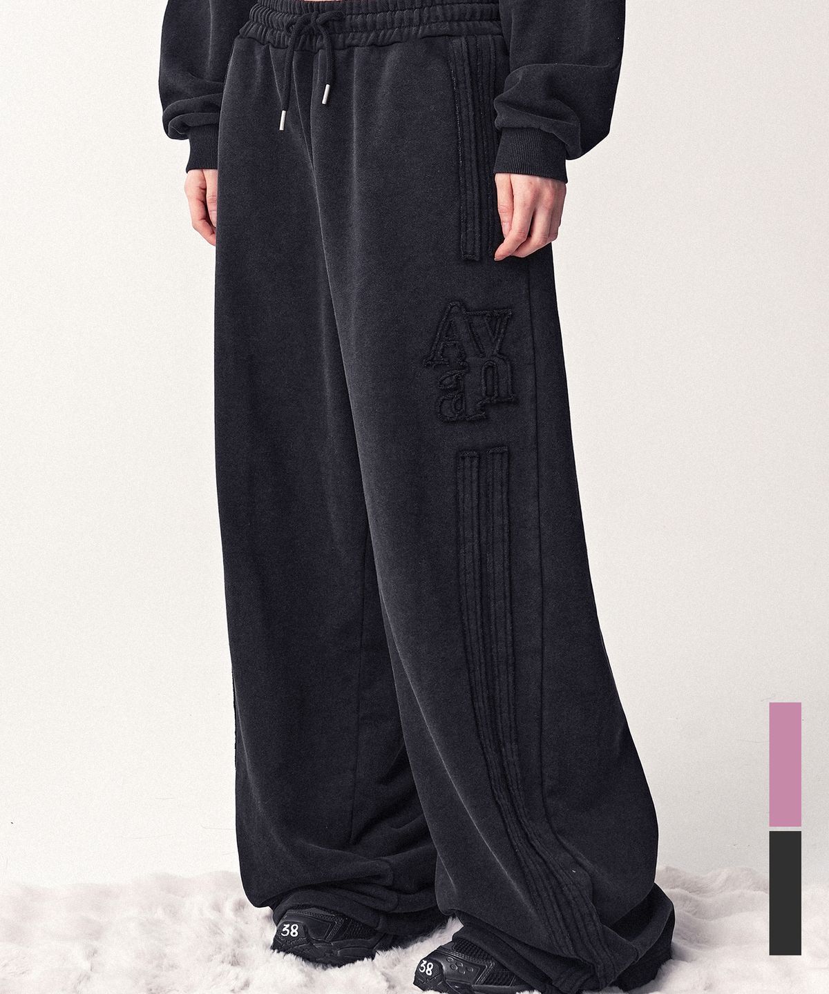 어반드레스(AVANDRESS) Raw Track Training Pants_2Colors